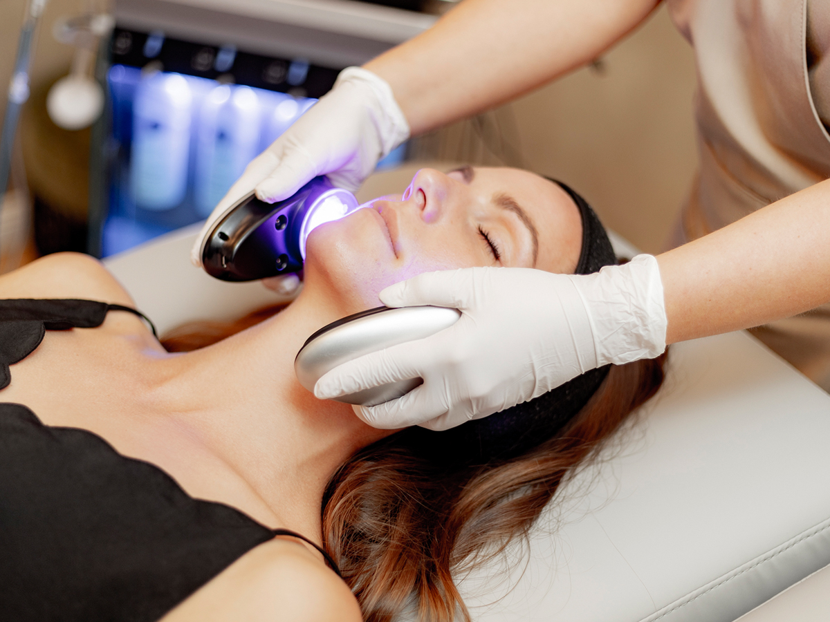 Soemantri Ästhetik Institut Lüdenscheid, Schönheitsbehandlung, Körperformung, Dermatologische und kosmetische Behandlungen, Botox, Microneedling, Laser Haarentfernung, Krähenfüße, Fettabsaugen, Bauch straffen, ästhetischen Medizin, Kryolipolyse, HydraFacial, CoolSculpting Elite, Z-Wave Therapie, Schmerzfrei, Schönheitsklinik, Beauty-Farm, Schönheit ohne OP
